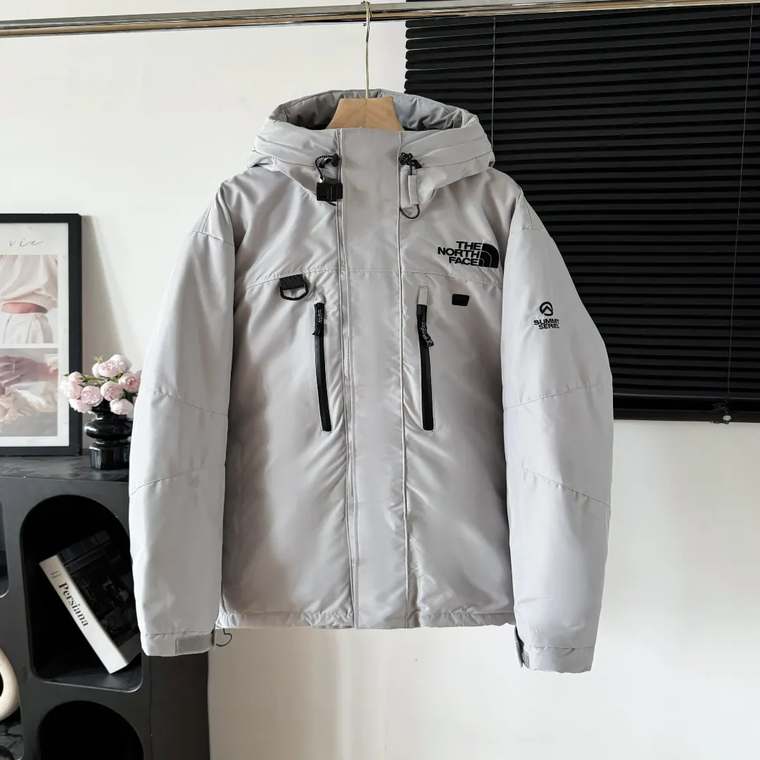 💰P390 Self-photographed. Colleagues please do not pass it off as inferior or stolen pictures! Style number: Y 66-𝗧𝗵𝗲 𝗡𝗼𝗿𝘁𝗵 𝗙𝗮𝗰𝗲｜Japanese version of North Face RETROHIMALAYAN Peak Himalayan Mountaineering Series hooded down jacket ‼ ️Can be recommended! Long-term availability, non-stop supply! Notes on returns and exchanges within 15 days of after-sales arrival: 1: Affecting 2 sales 2: Tag removal 3: Clothes have odor (such as perfume, etc.) These are not supported for returns and exchanges. Others are returned and exchanged normally! 4: If you encounter the wrong goods, wrong size, dirty damage, etc., you can contact online customer service as soon as possible to make up for the return shipping cost [Team studio, physical stall Wholesale customers, group purchasing agents, Internet celebrity supply private chat! 】 -The top original replica version refers to the highest version in China (there is no one). Our products must be high-quality (make a piece of clothing that is ZP when placed in the counter) - Filled with down cotton inside, good fluffiness, excellent thermal insulation effect. One piece is enough in winter. High Quality In Stock, can be recommended as the main product -Customized original waterproof fabric -Three-label accessories, complete accessories, original hardware Fabric: Customized 14D high-strength nylon fabric, thick texture, waterproof fabric, tear-resistant, using ZP consistent single-layer fabric (non-commercial currency contains gallbladder) Embroidery: Japanese Behringer embroidery machine, custom-made 10,000-needle electric embroidery, using imported No. 7 needles and imported embroidery thread, the embroidery is full and three-dimensional, 100% restored to ZP. Accessories: Use original Yoshida YKK zipper, with clear lettering, high weight, and can withstand 100,000 pulls and wear. Drawstring, multi-function buckle, Velcro, washable label, laser anti-counterfeiting, all are original molded 1:1 pairs at the counter, making down cotton woven categories, making an original product with heart, so that every customer has the confidence to introduce to his customers: This is the top replica version in China. Color: Black Gray Size: S M L XL XXL